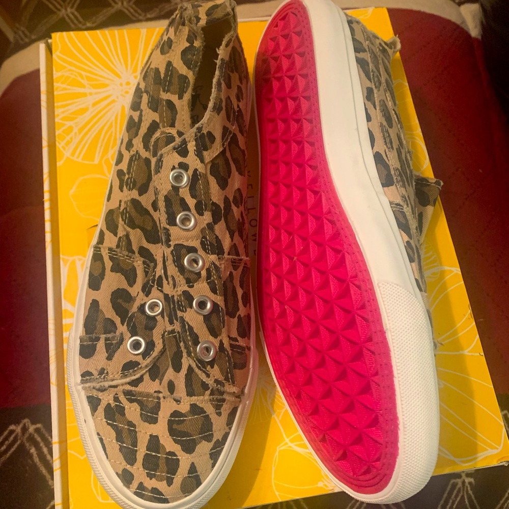 Corky’s  Leopard sneaker